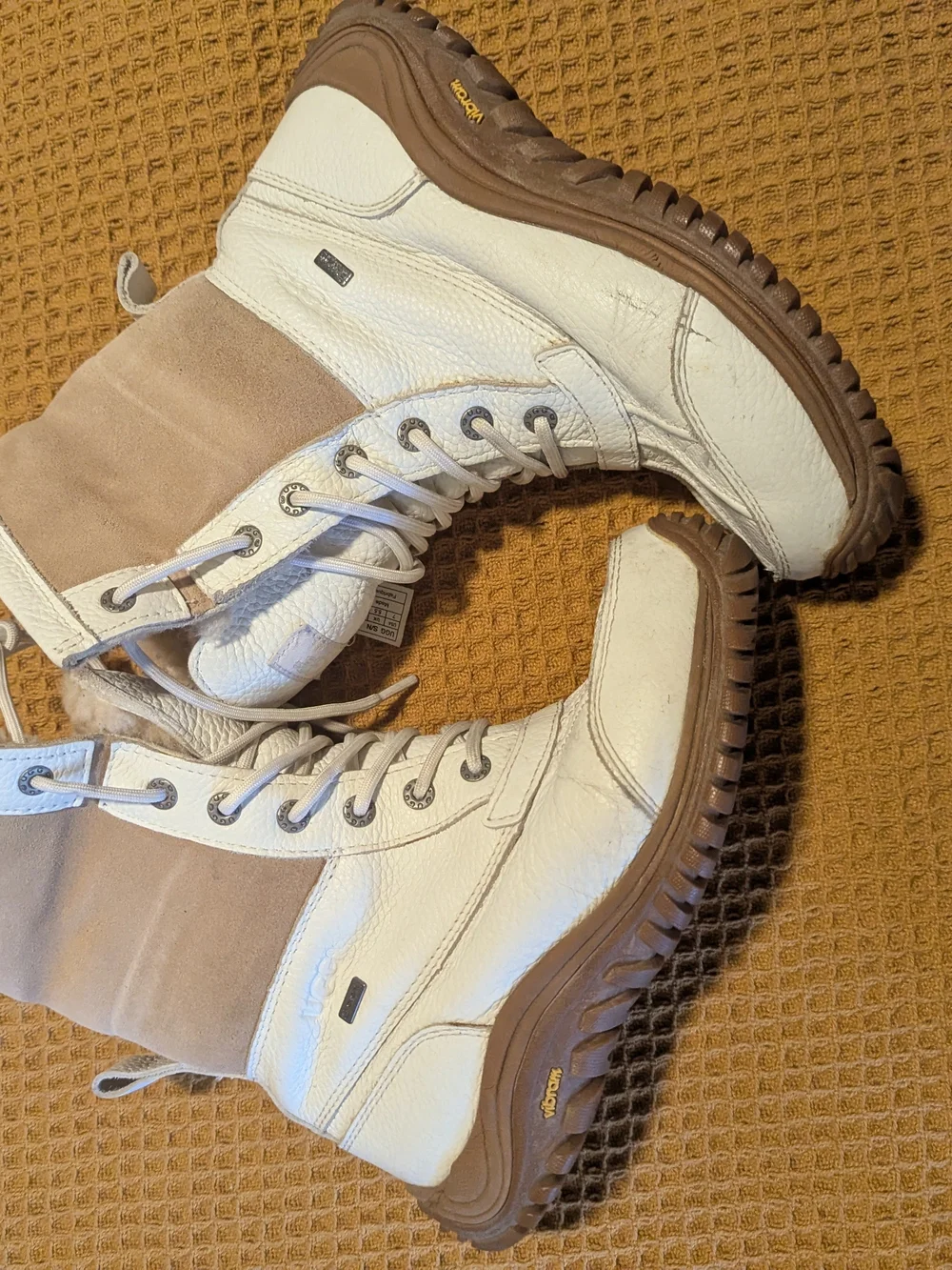 UGG Women’s Adirondack II Waterproof Boots White, 7